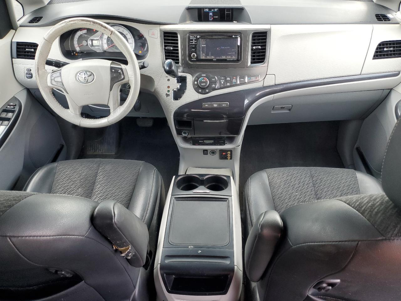 2014 TOYOTA SIENNA