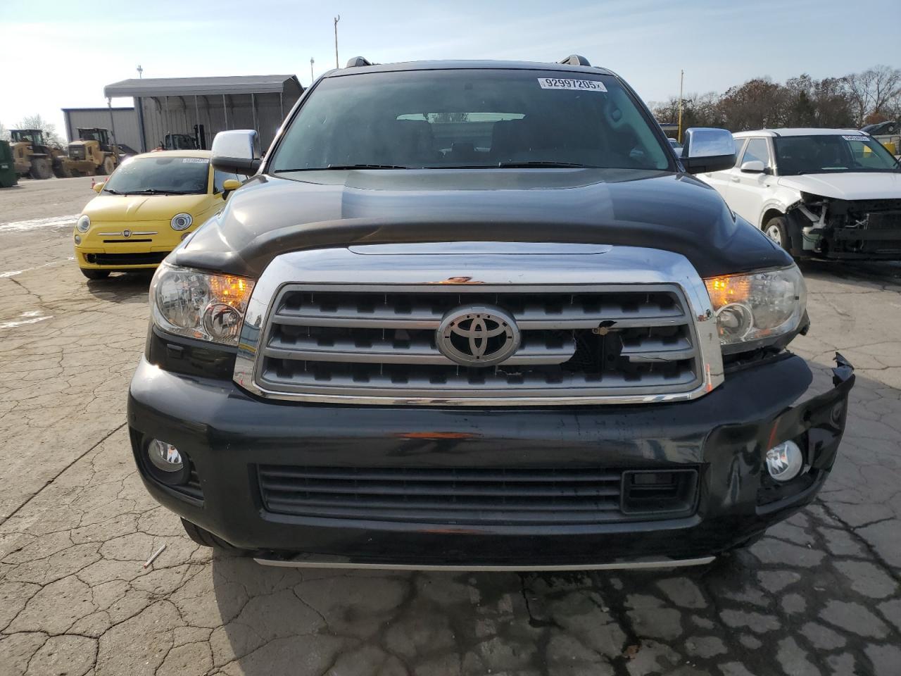2016 TOYOTA Sequoia