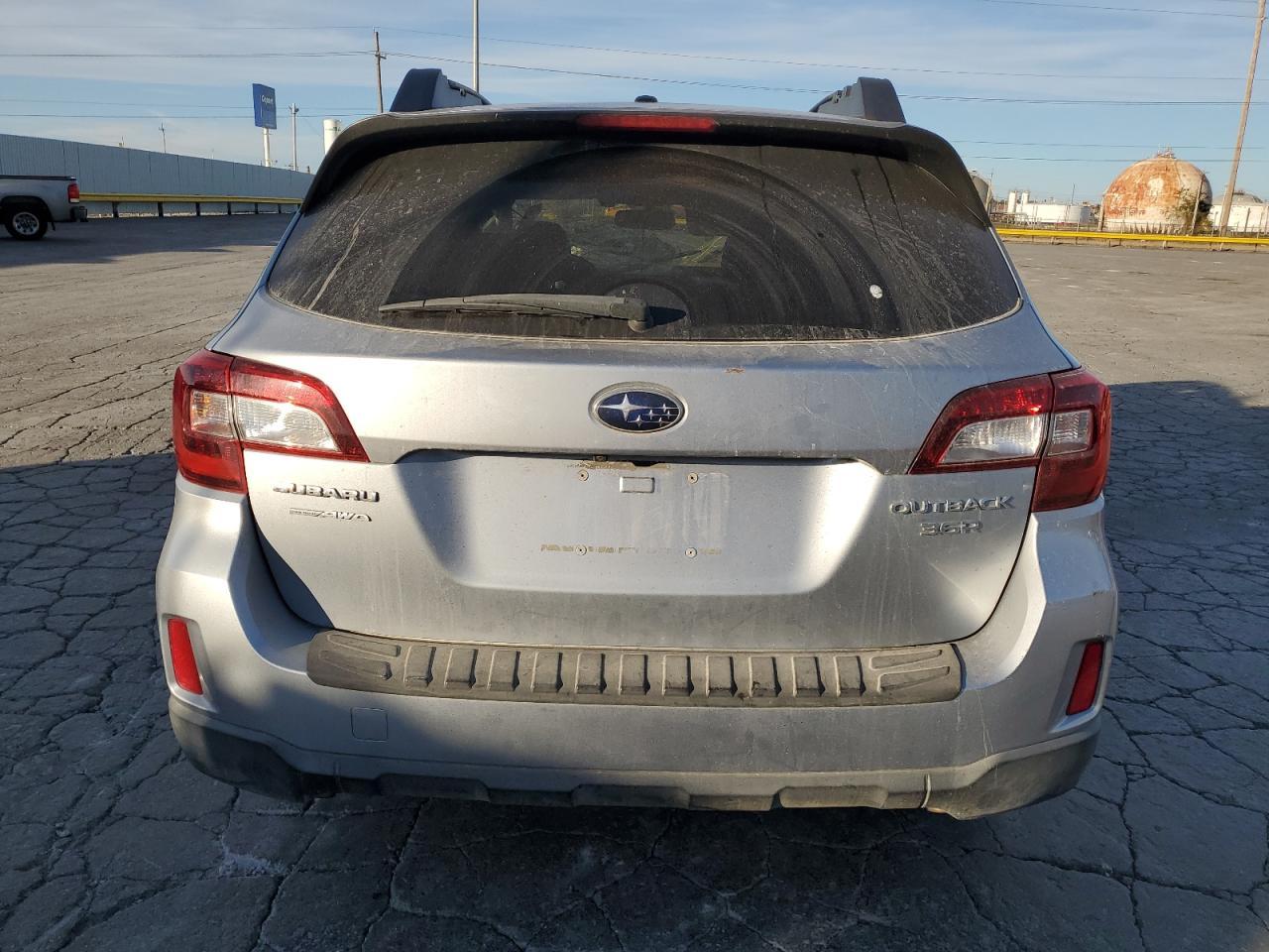 2015 SUBARU Outback