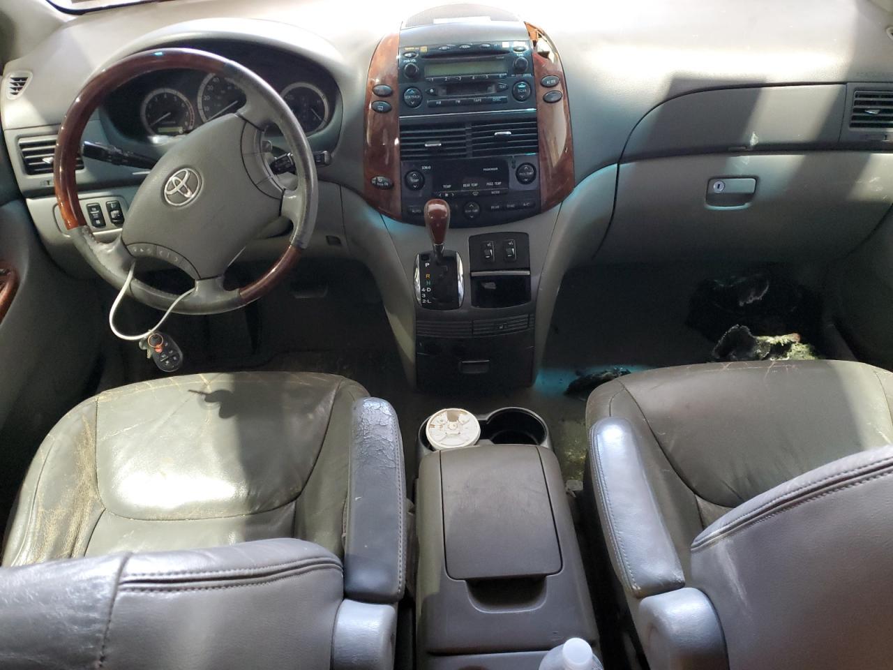 2004 TOYOTA SIENNA