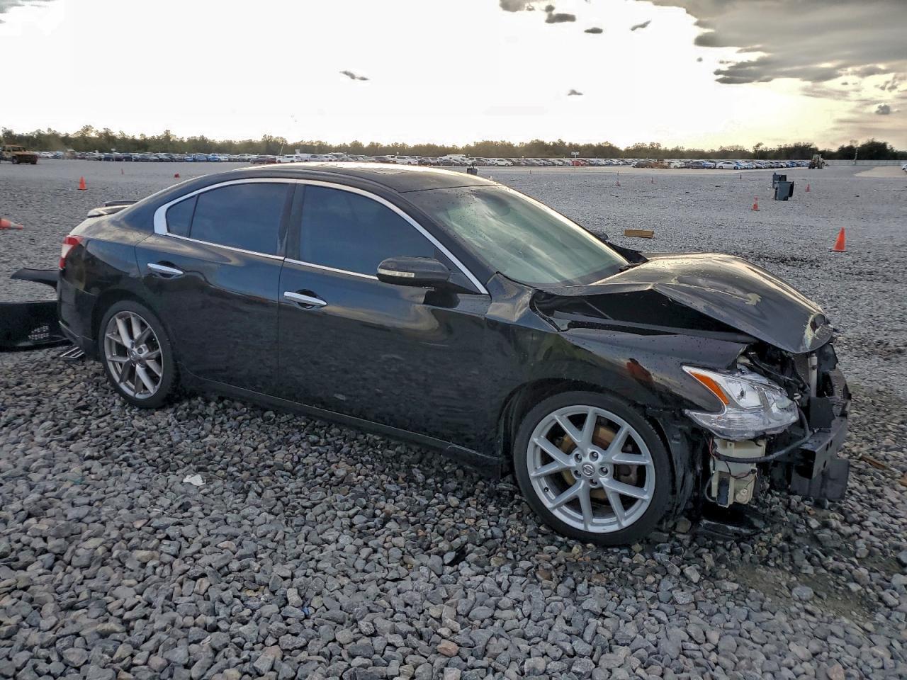 2010 NISSAN Maxima