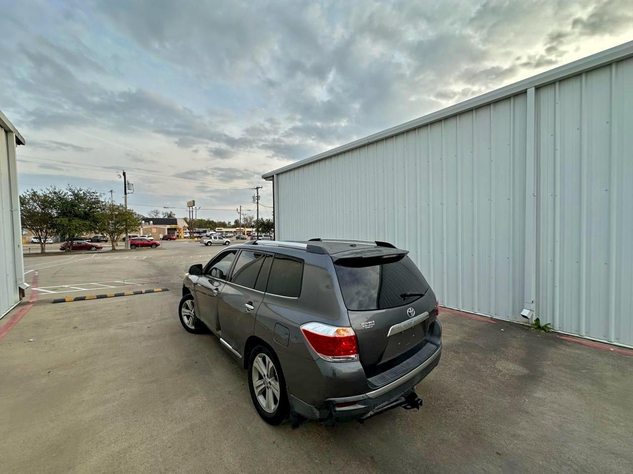 2012 TOYOTA HIGHLANDER