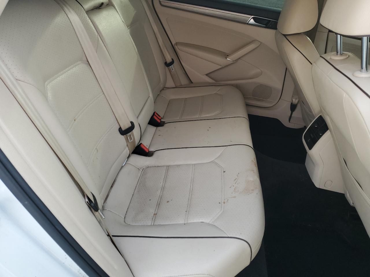 2016 VOLKSWAGEN Passat