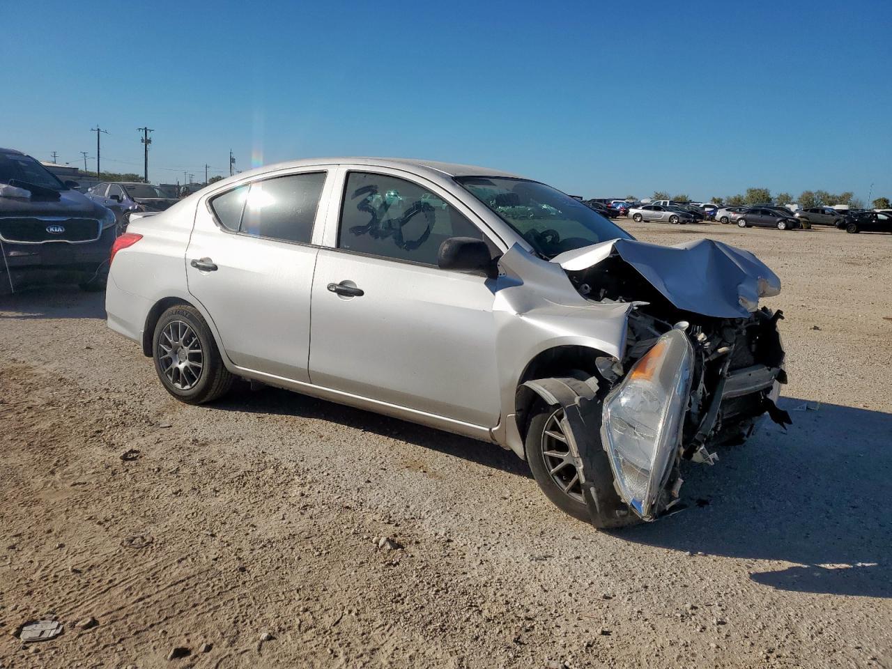 2015 NISSAN VERSA