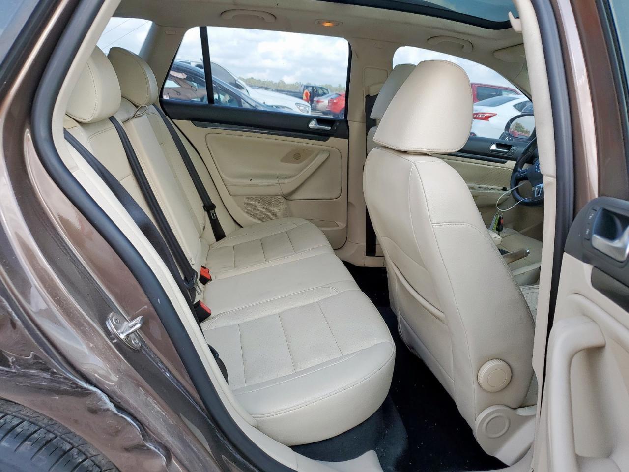 2011 VOLKSWAGEN JETTA