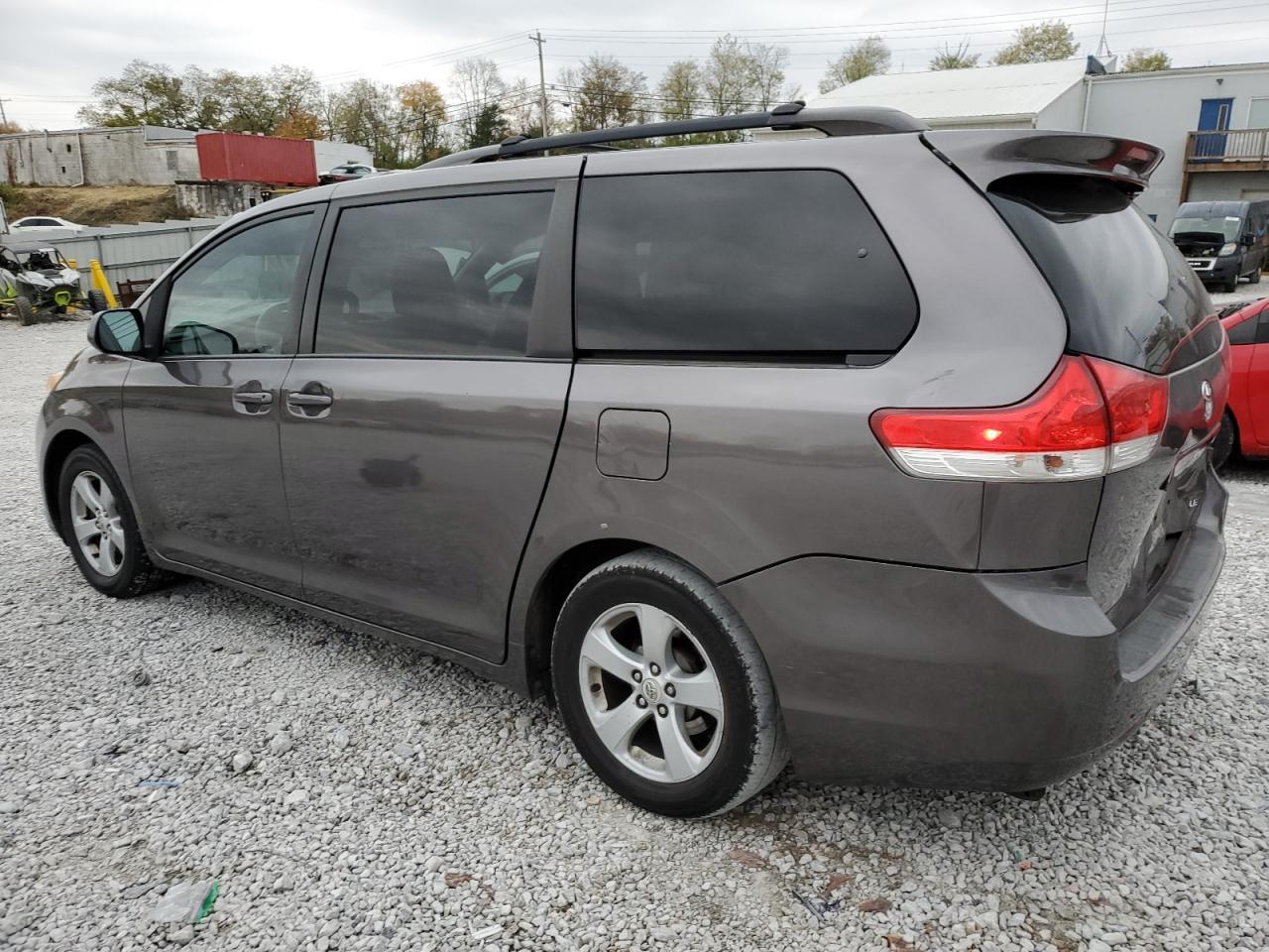 2012 TOYOTA SIENNA