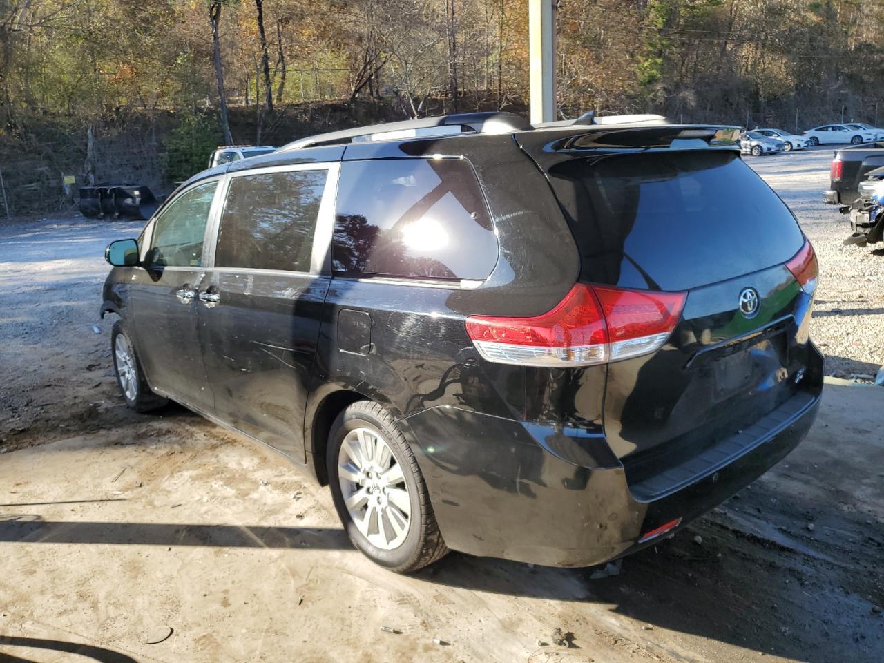 2014 TOYOTA SIENNA