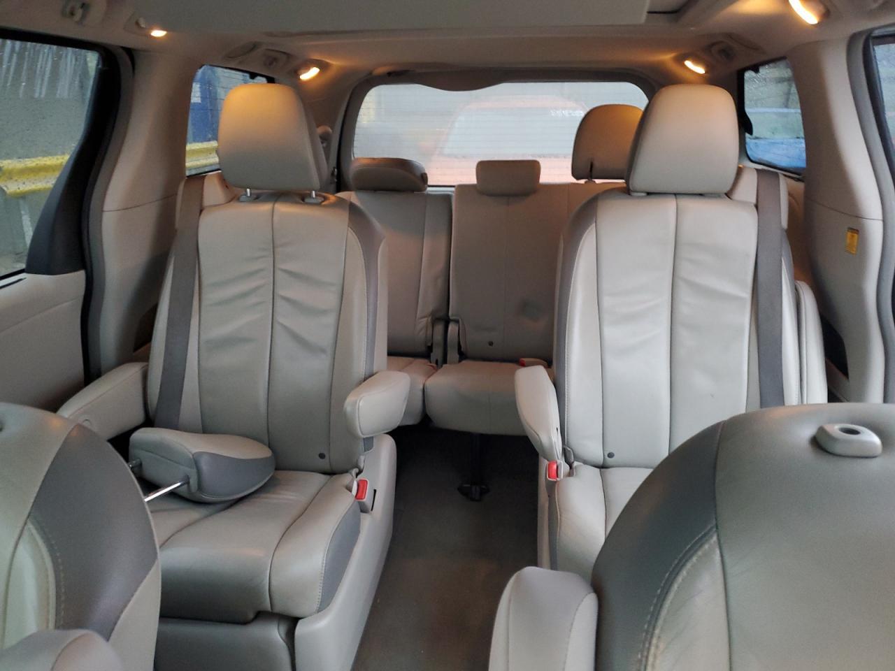 2013 TOYOTA SIENNA