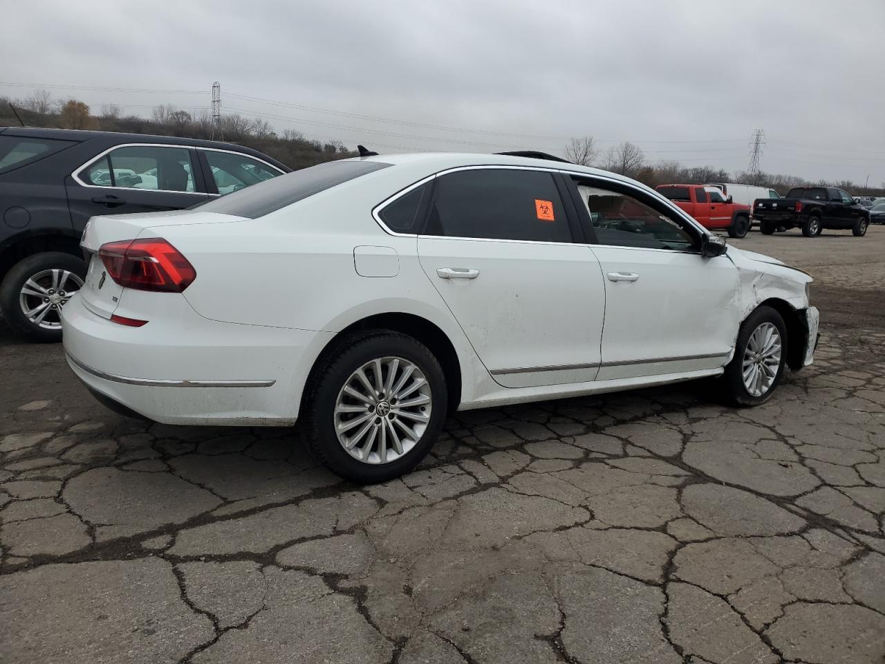 2017 VOLKSWAGEN Passat