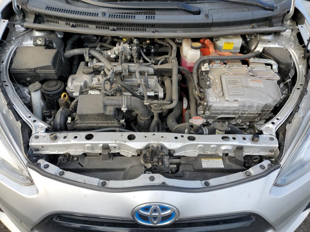2016 TOYOTA Prius c
