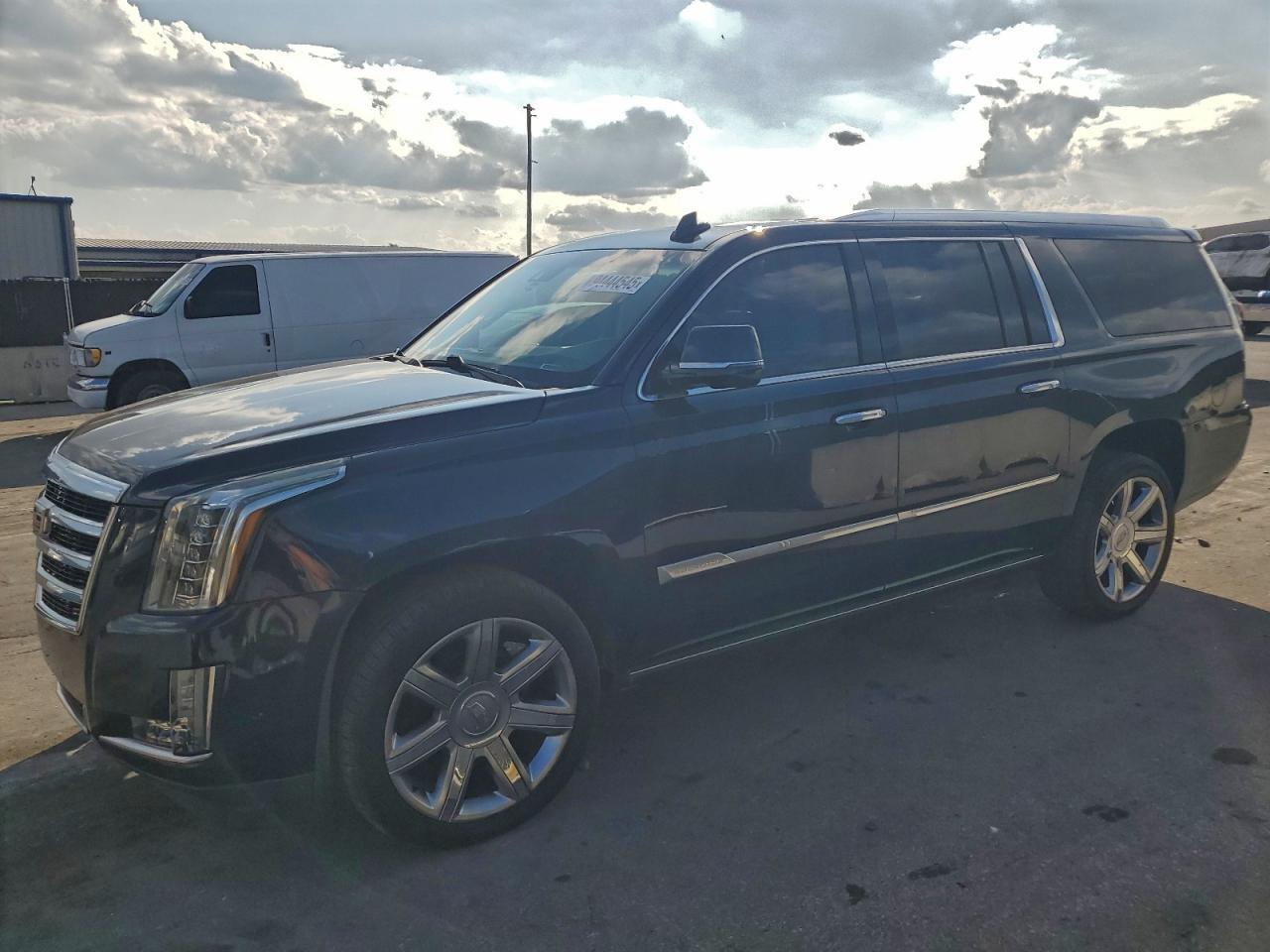 2018 CADILLAC Escalade ESV