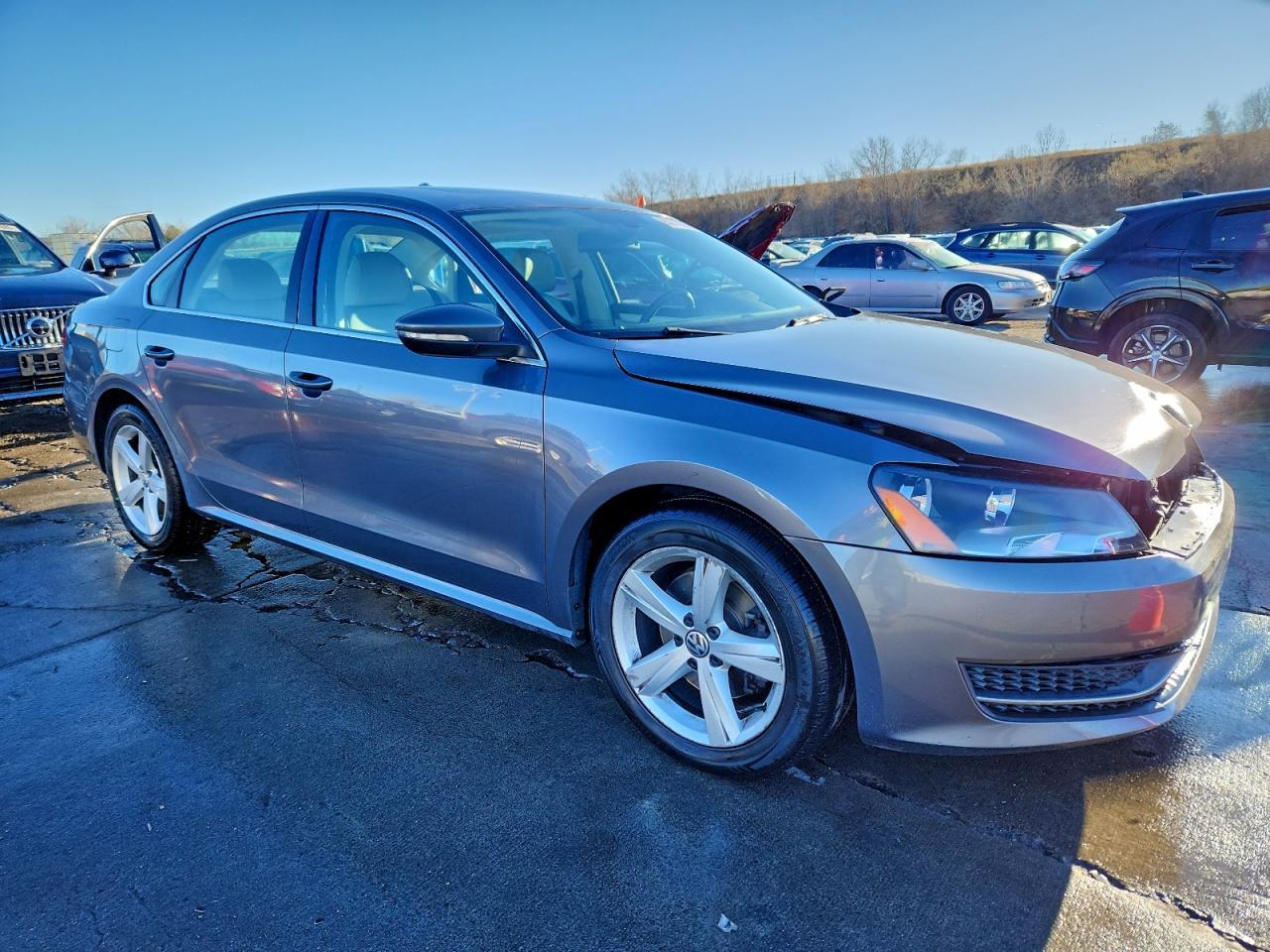 2012 VOLKSWAGEN Passat