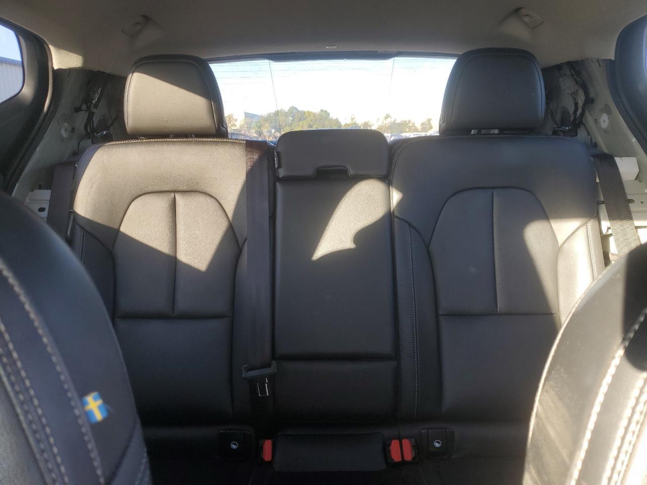 2021 VOLVO XC40
