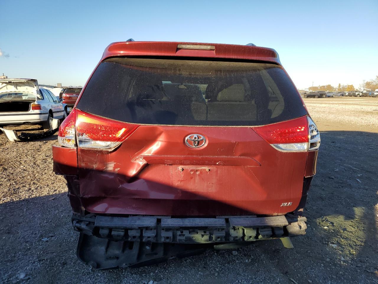 2012 TOYOTA SIENNA