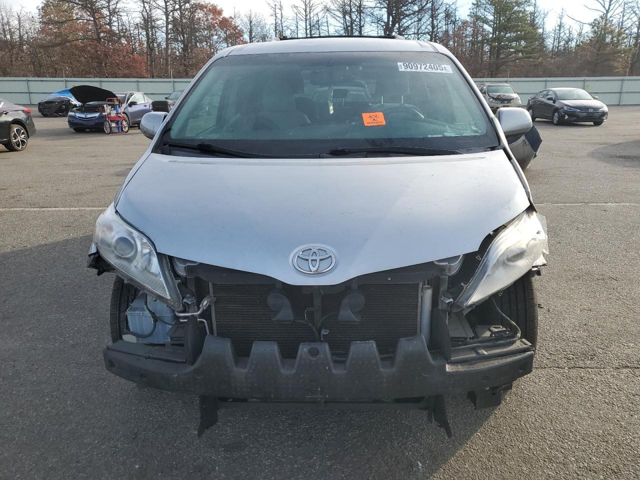 2017 TOYOTA SIENNA
