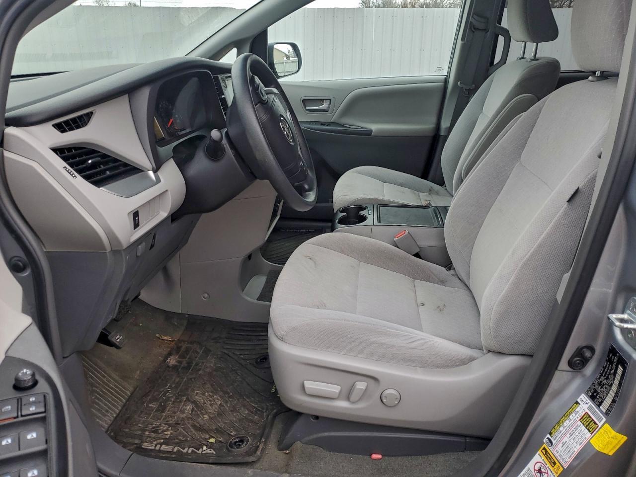 2016 TOYOTA SIENNA