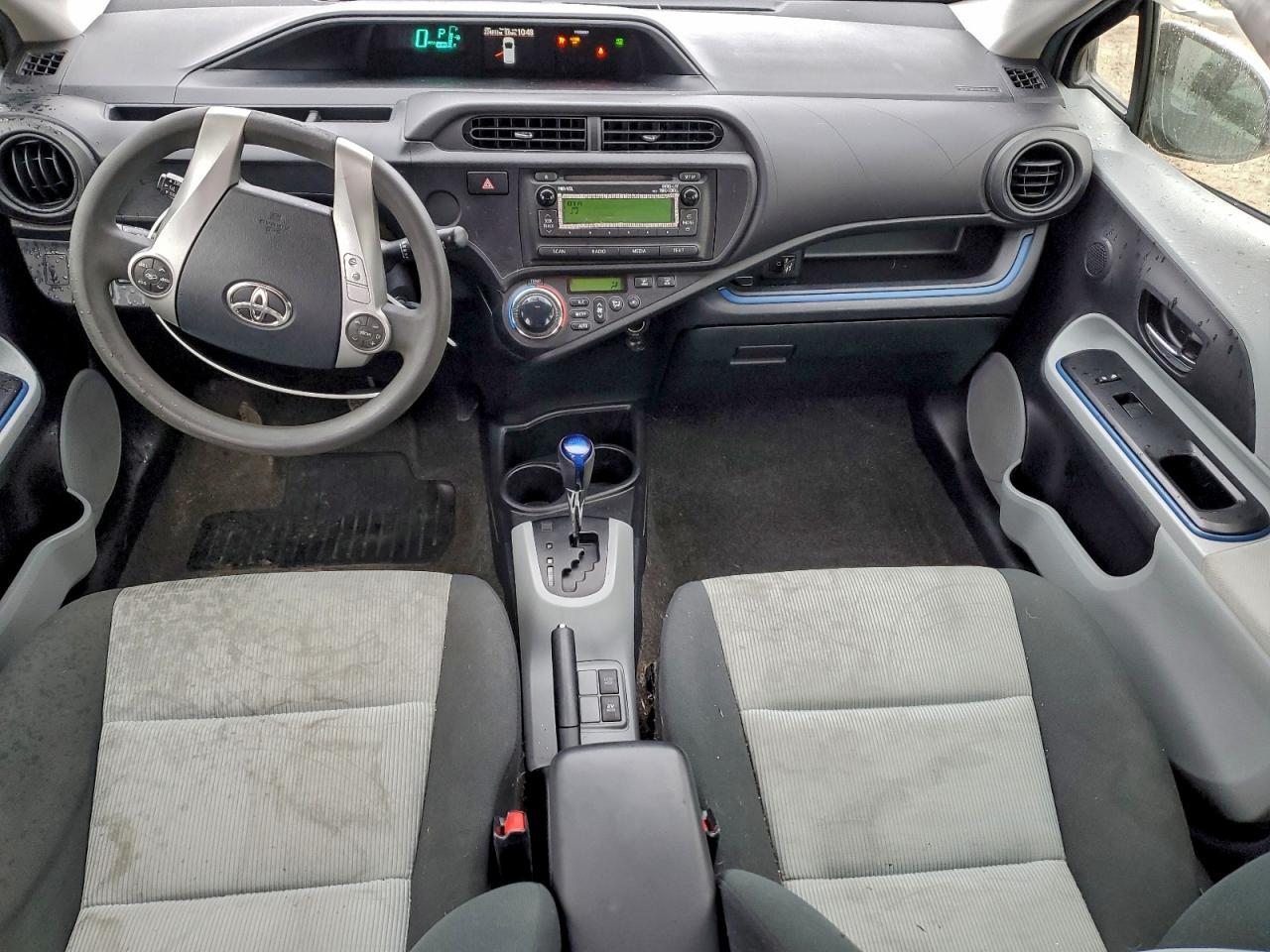 2013 TOYOTA Prius c
