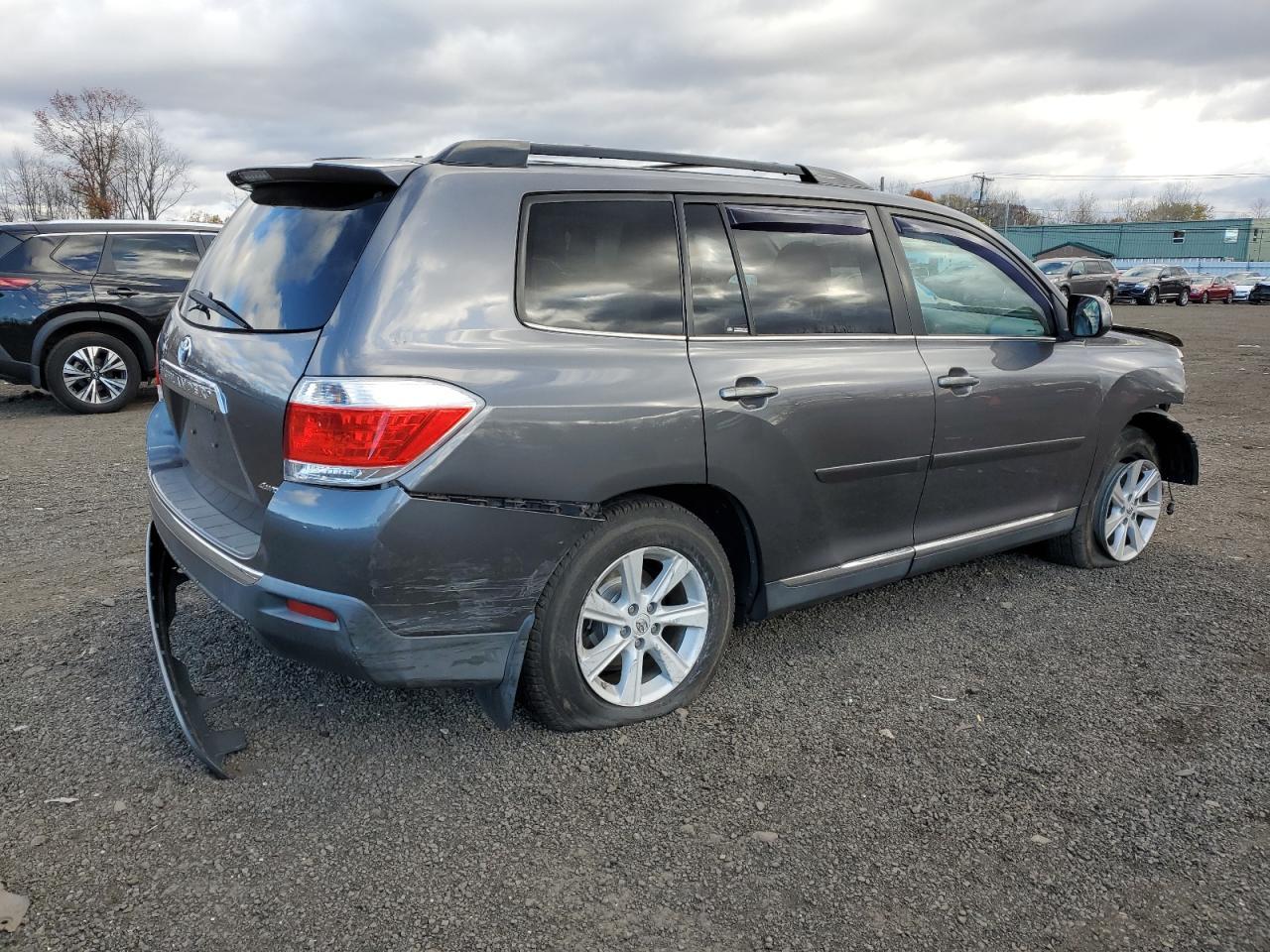 2013 TOYOTA HIGHLANDER