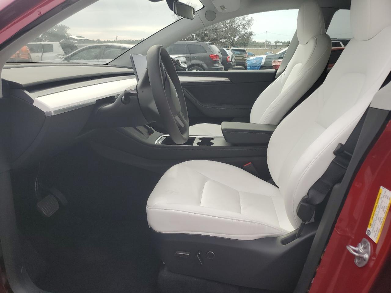 2025 TESLA MODEL Y