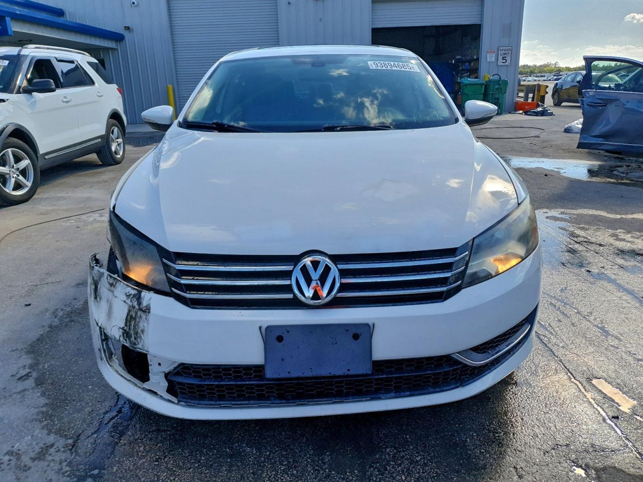 2012 VOLKSWAGEN Passat