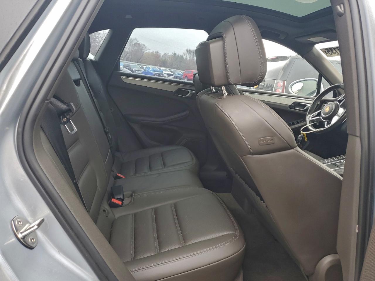 2015 PORSCHE Macan