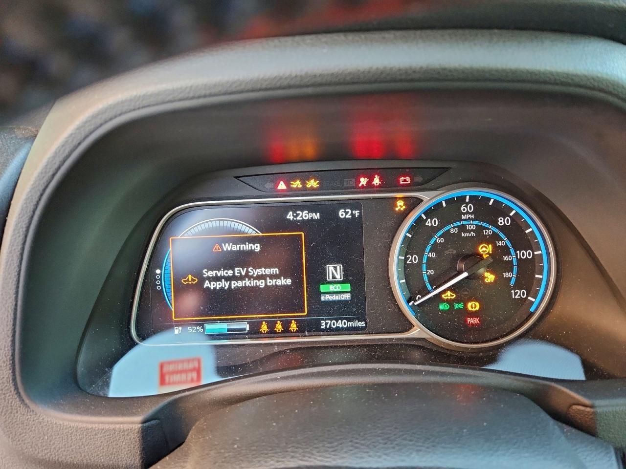 2023 NISSAN LEAF