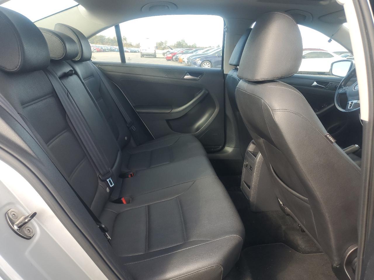 2011 VOLKSWAGEN JETTA