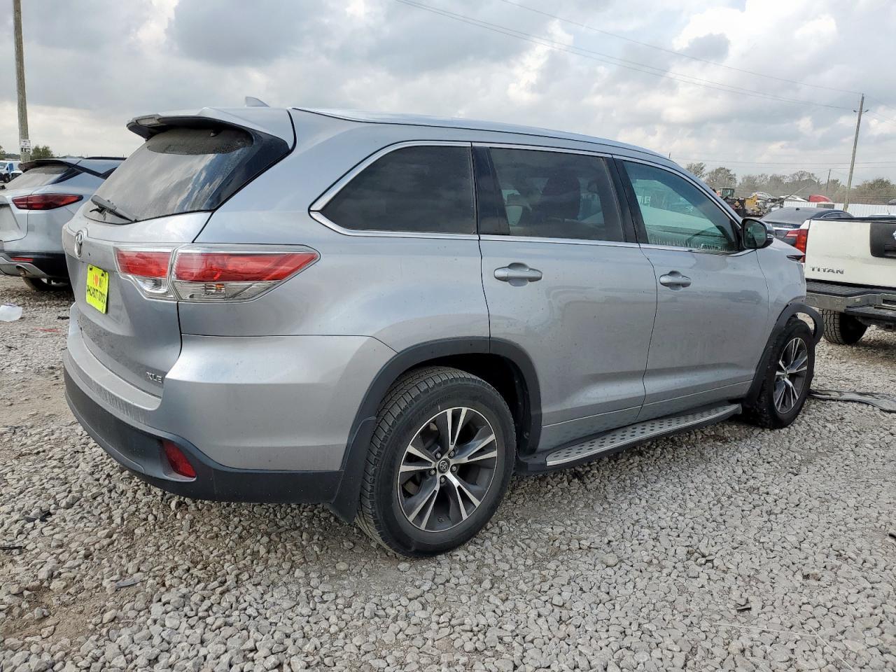 2016 TOYOTA HIGHLANDER