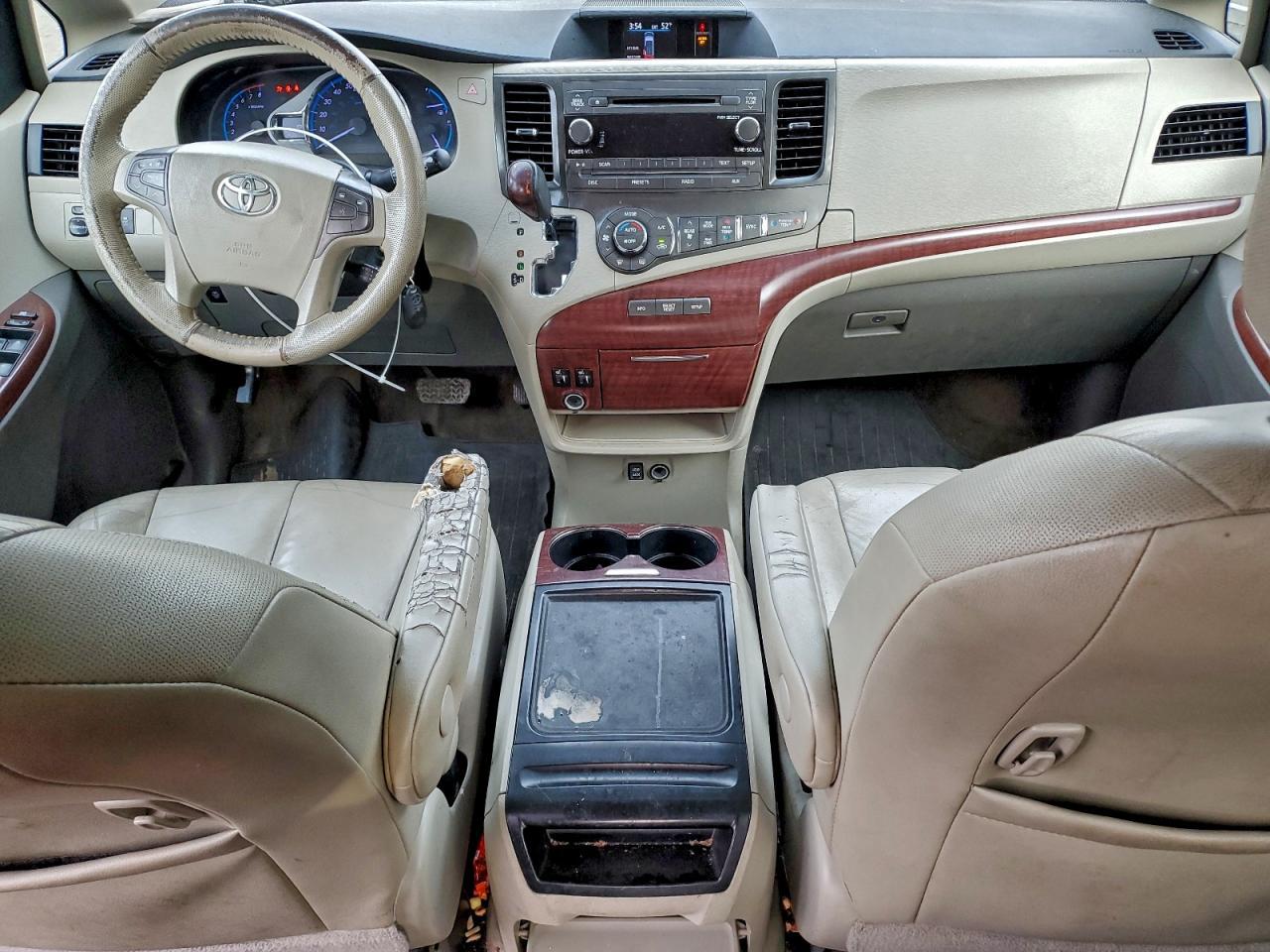 2014 TOYOTA SIENNA