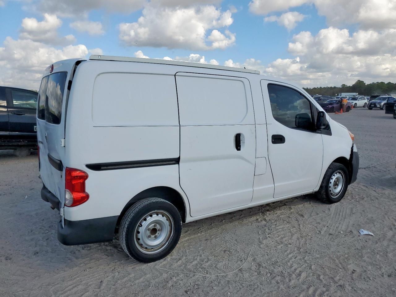 2017 NISSAN NV 200