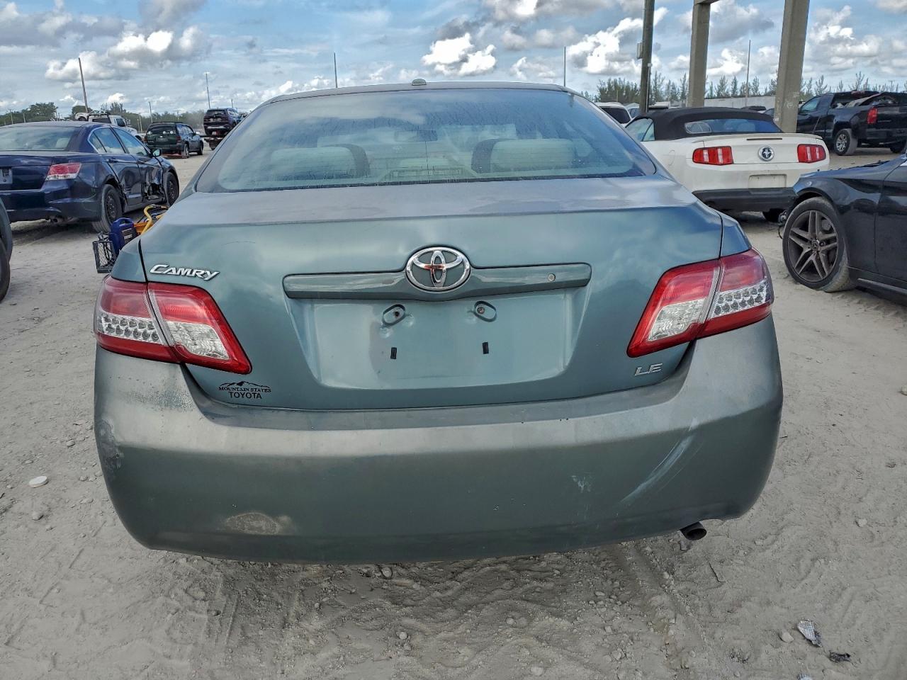 2011 TOYOTA CAMRY