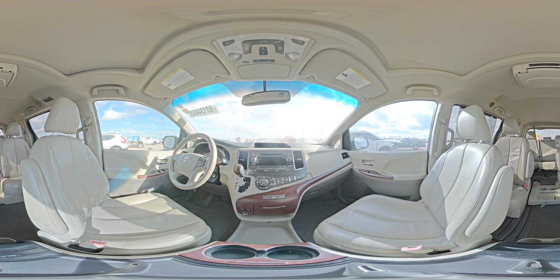 2013 TOYOTA SIENNA