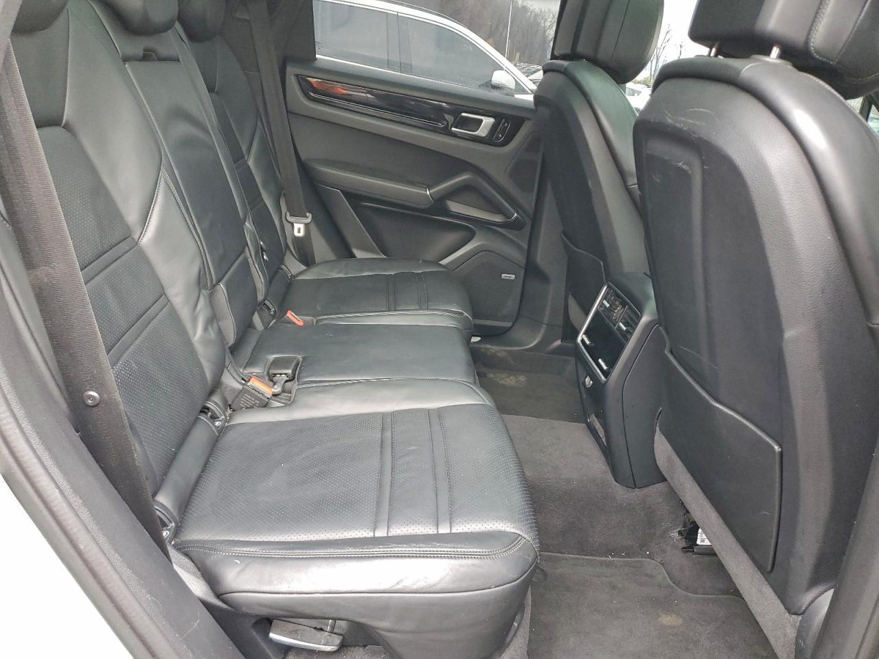 2022 PORSCHE CAYENNE