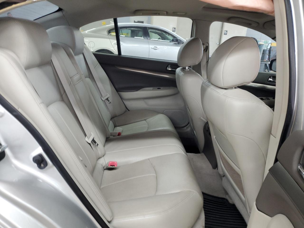 2011 INFINITI G37