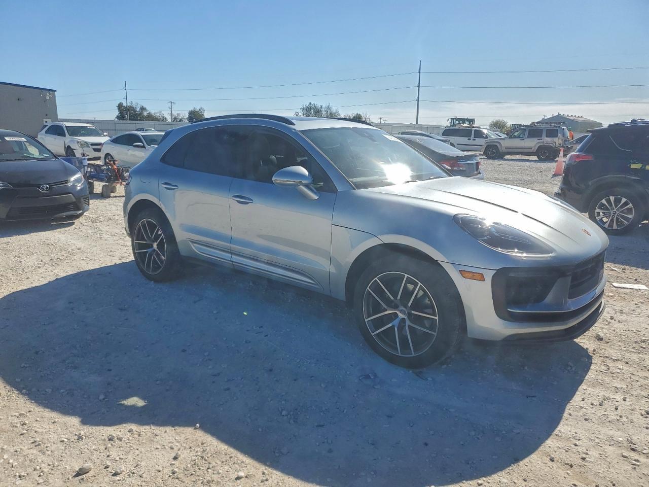 2023 PORSCHE Macan