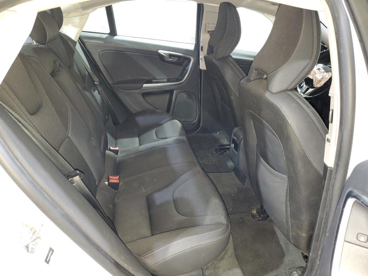 2015 VOLVO S60