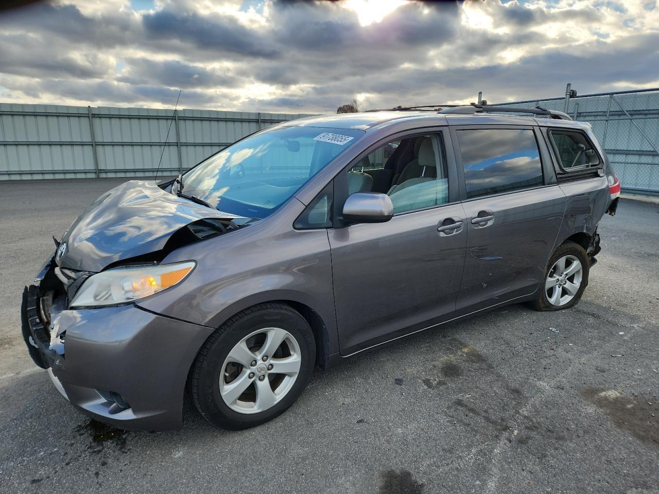 2013 TOYOTA SIENNA