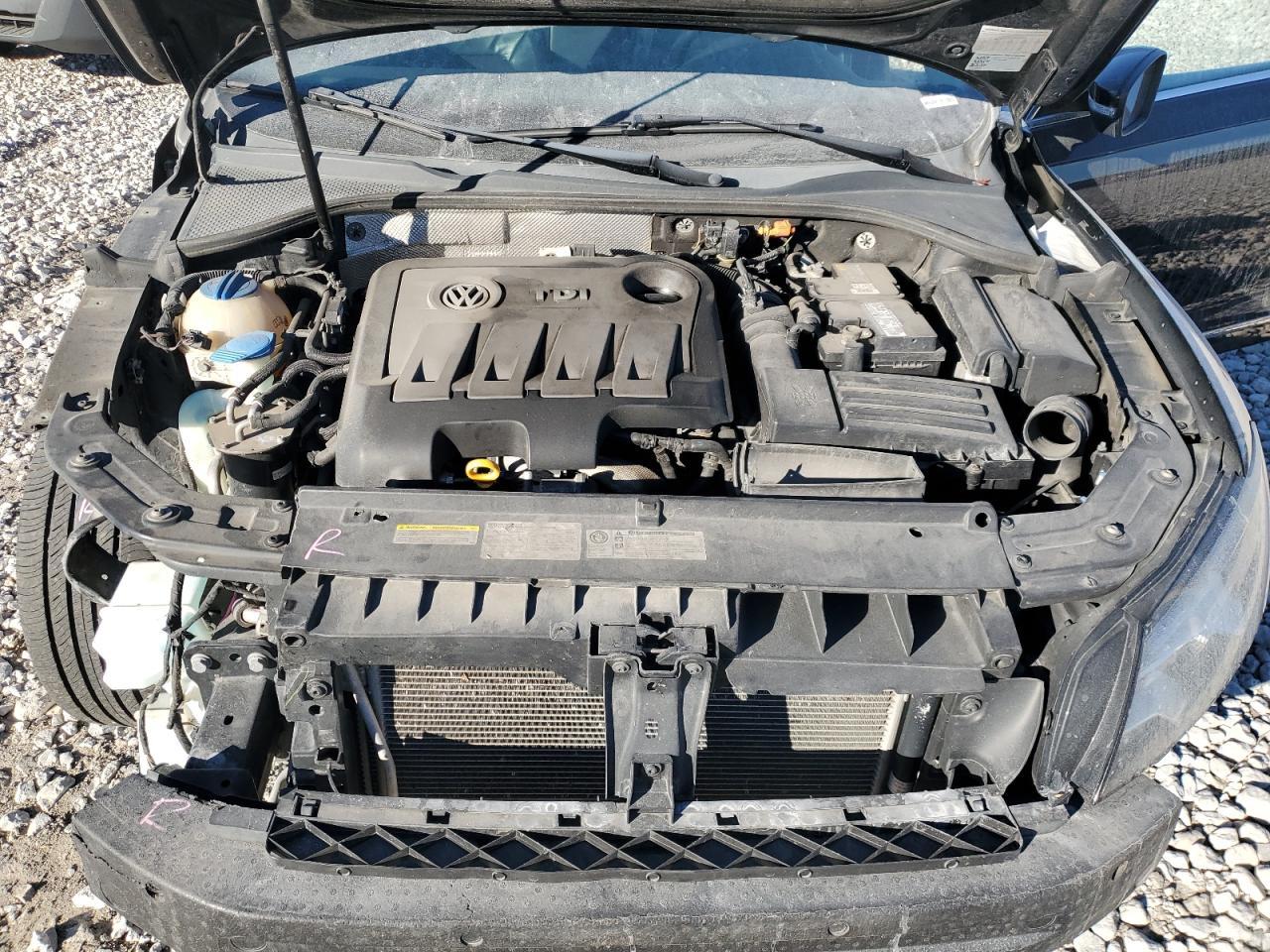 2014 VOLKSWAGEN Passat