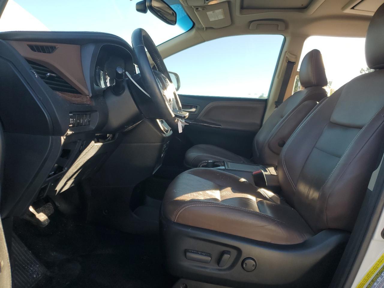 2016 TOYOTA SIENNA