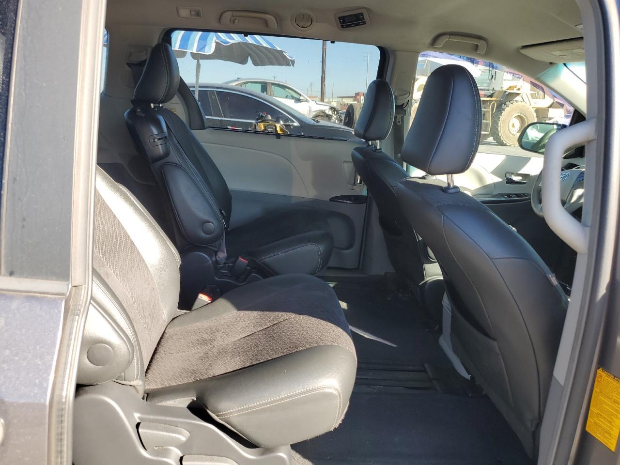 2014 TOYOTA SIENNA