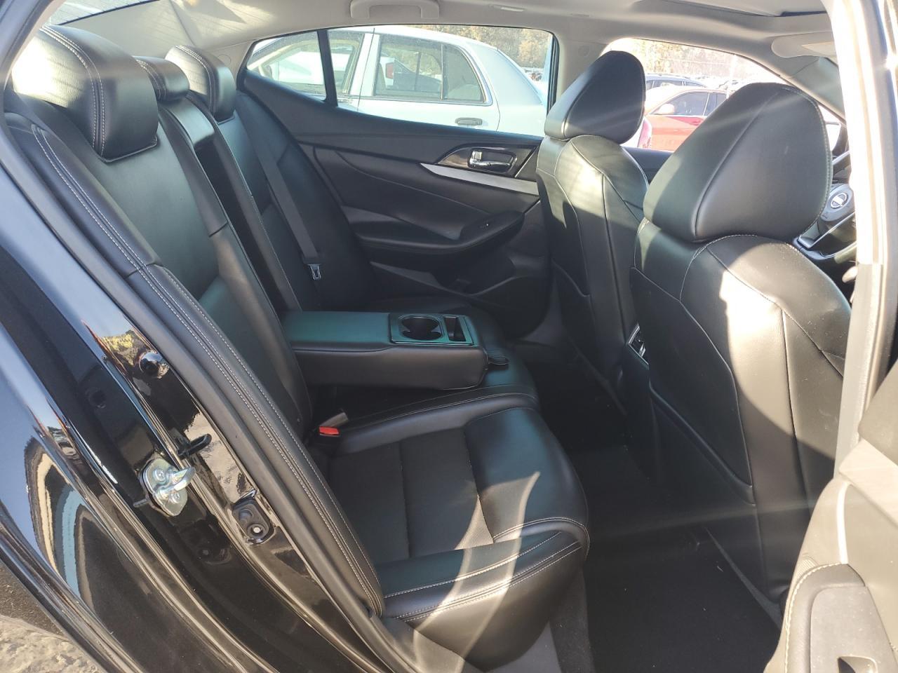 2017 NISSAN Maxima