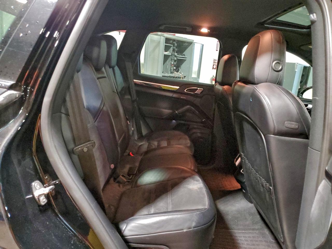2017 PORSCHE CAYENNE