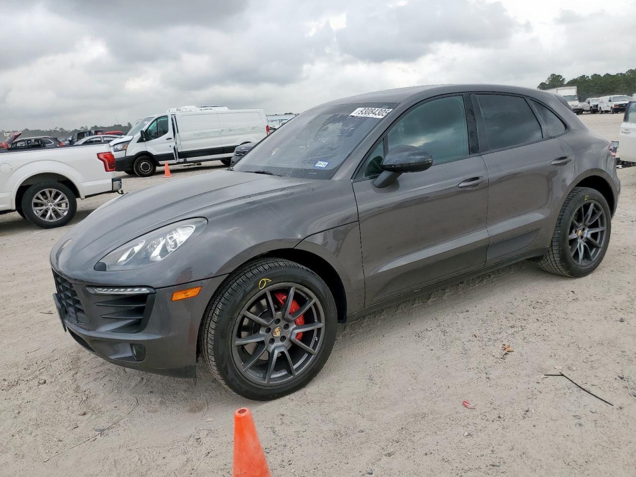 2016 PORSCHE Macan
