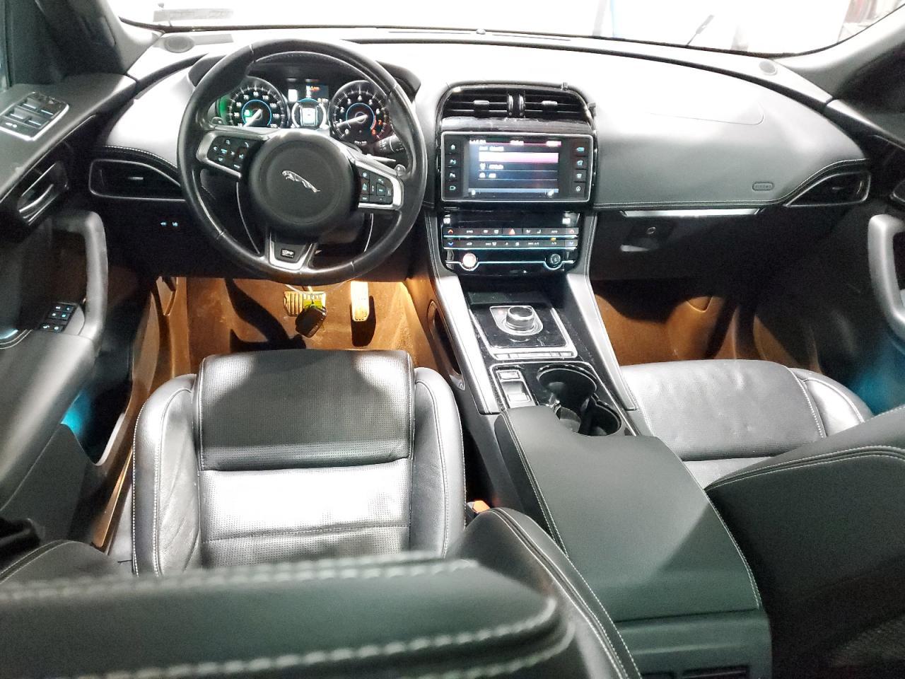 2017 JAGUAR F-Pace