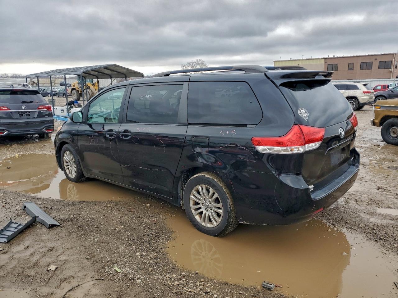 2012 TOYOTA SIENNA
