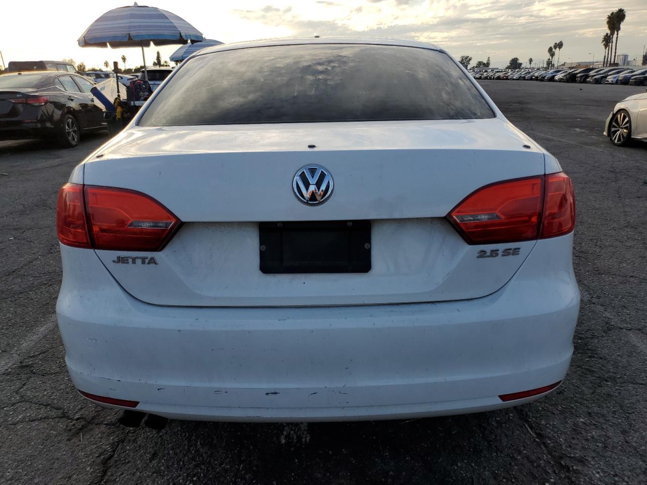2011 VOLKSWAGEN JETTA