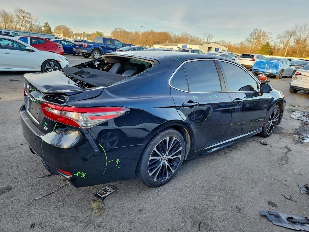 2018 TOYOTA CAMRY