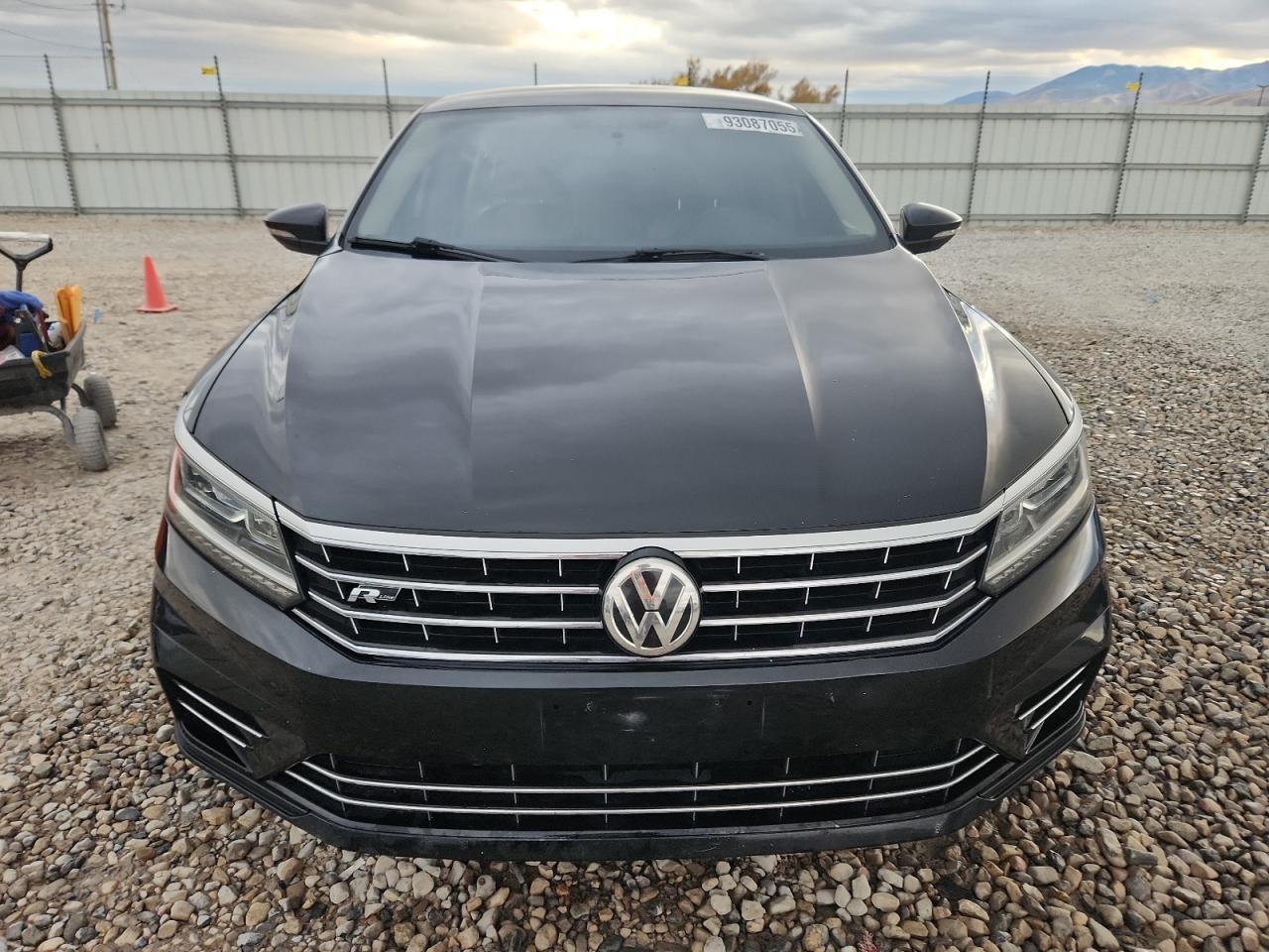 2017 VOLKSWAGEN Passat
