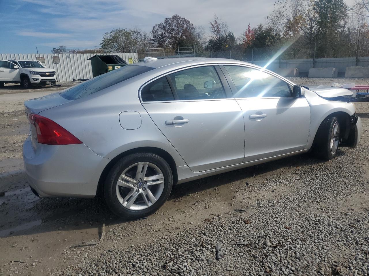 2015 VOLVO S60