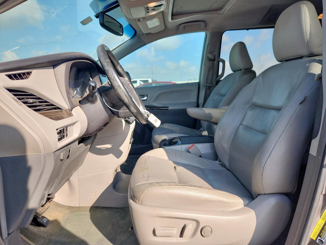 2016 TOYOTA SIENNA